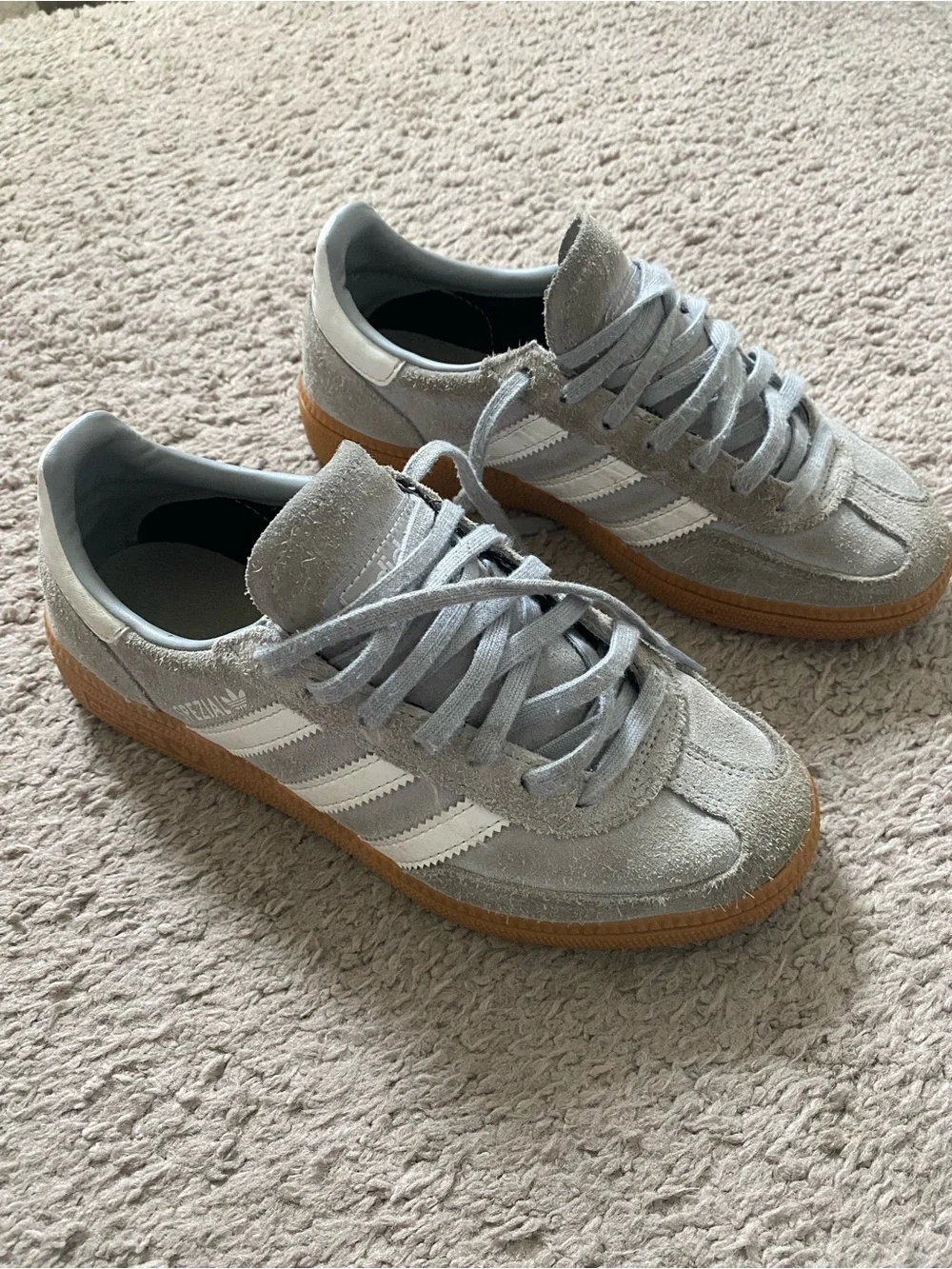 Kids adidas Suede Sneakers in Light Gray with Gum Sole